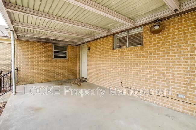 Building Photo - 3528 Rogers Ave