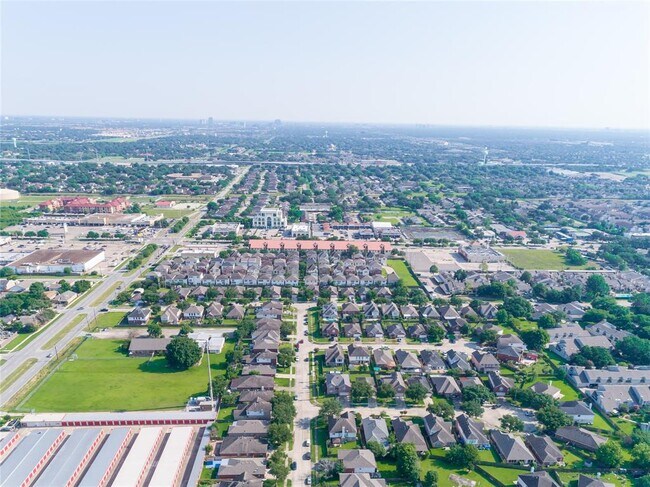 Building Photo - 13138 Woodvine Trail