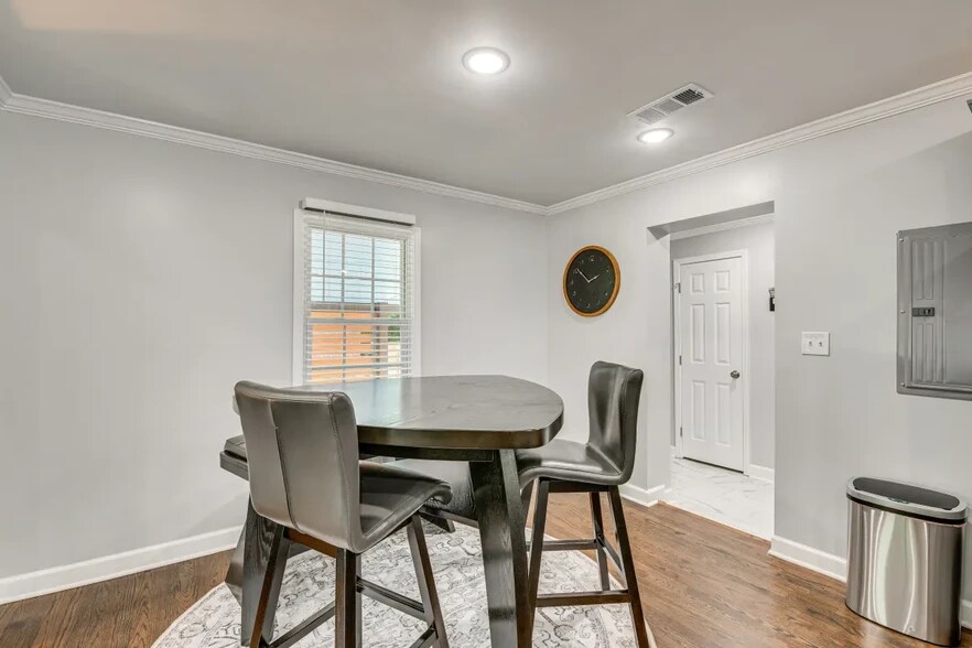 Building Photo - 432 Sargent Dr SE
