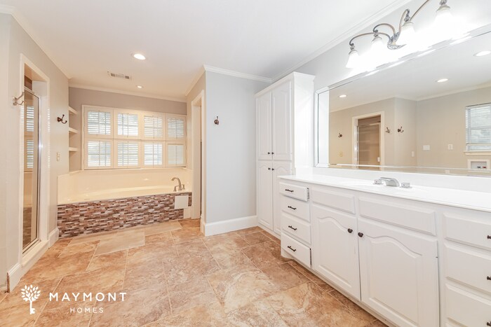 Building Photo - 10598 Bradley Cir