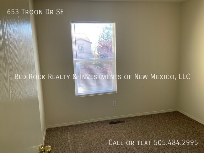 Building Photo - 653 Troon Dr SE