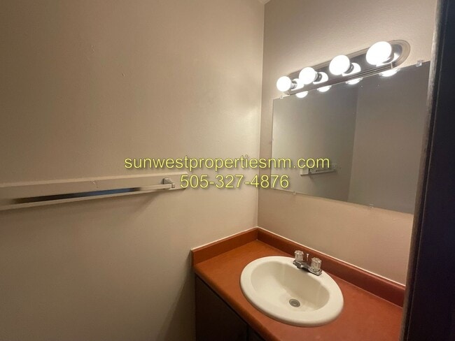 Building Photo - 1621 N Farmington Ave