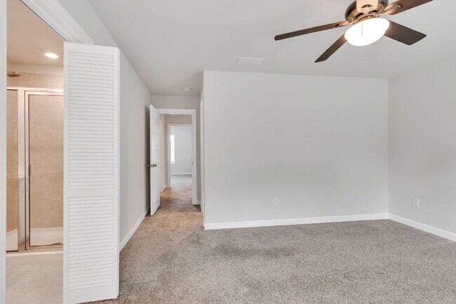 Building Photo - Two-story 3BR/2.5BA townhome in Foxcroft T...