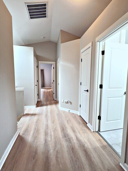 Building Photo - 411 SE 52nd Ave
