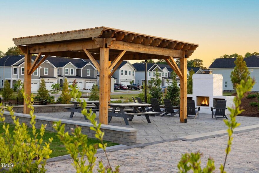 Building Photo - 111 Lennei Ln