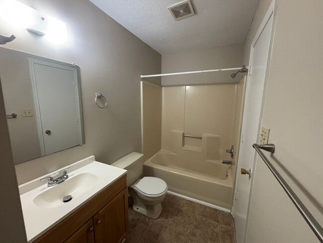 Building Photo - 138 Montview Forest Dr