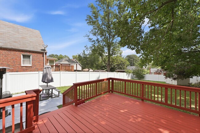Building Photo - 2341 Belleview Ave