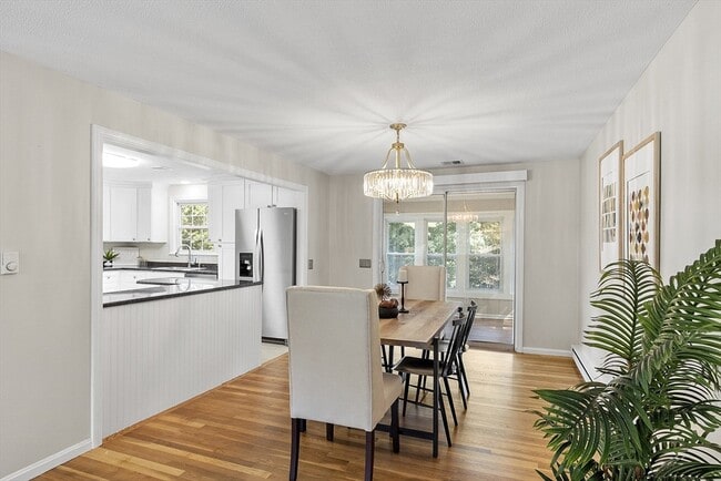 Building Photo - 1022 Pleasant St