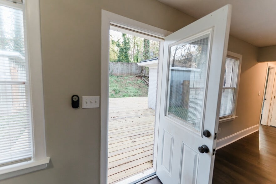 Building Photo - 2931 Glenwood Ave SE