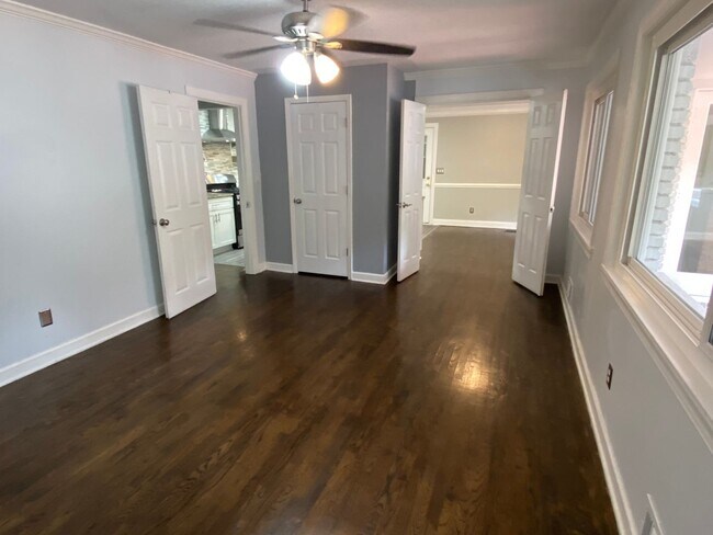 Building Photo - Amazing in town ranch awaits you!