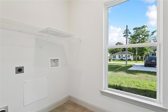 Building Photo - 2120 Robin St