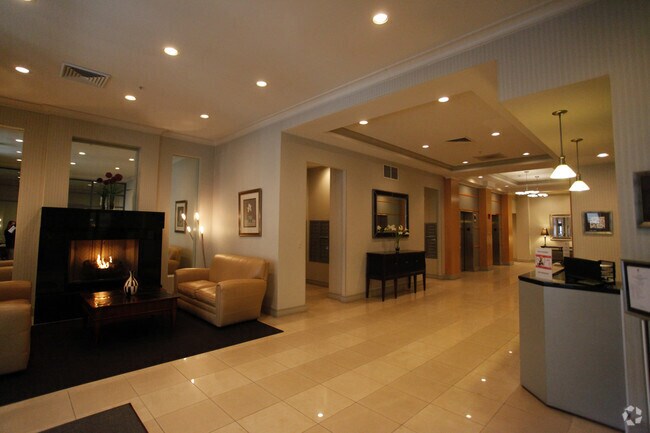 Main Lobby 24/7 Concierge - 414 Water St