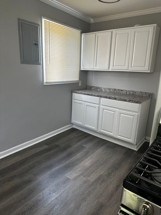 Building Photo - 3 BEDROOM HOME IN WARREN