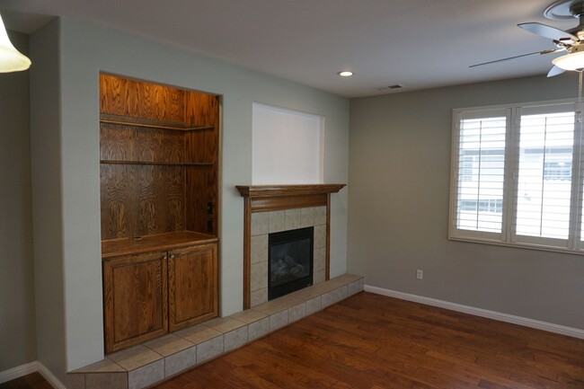 Building Photo - 10591 Iron Point Cir