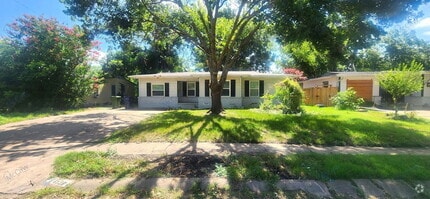 Building Photo - 1520 Hilltop Dr
