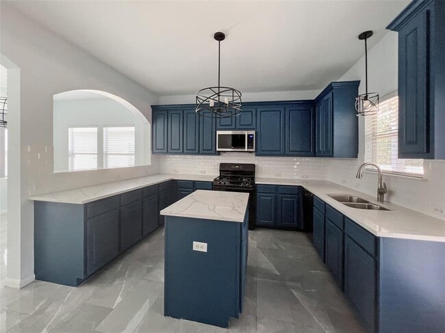 Building Photo - 3917 Bronco Bend Loop
