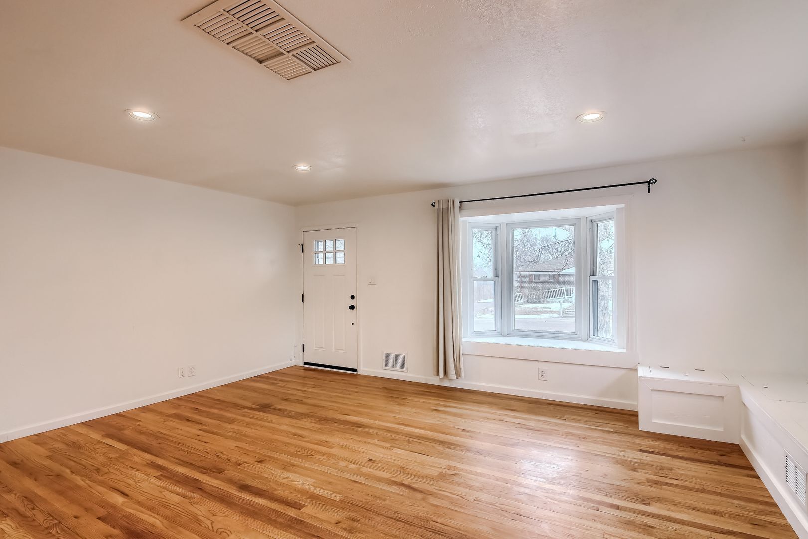 Building Photo - 207 Teal St