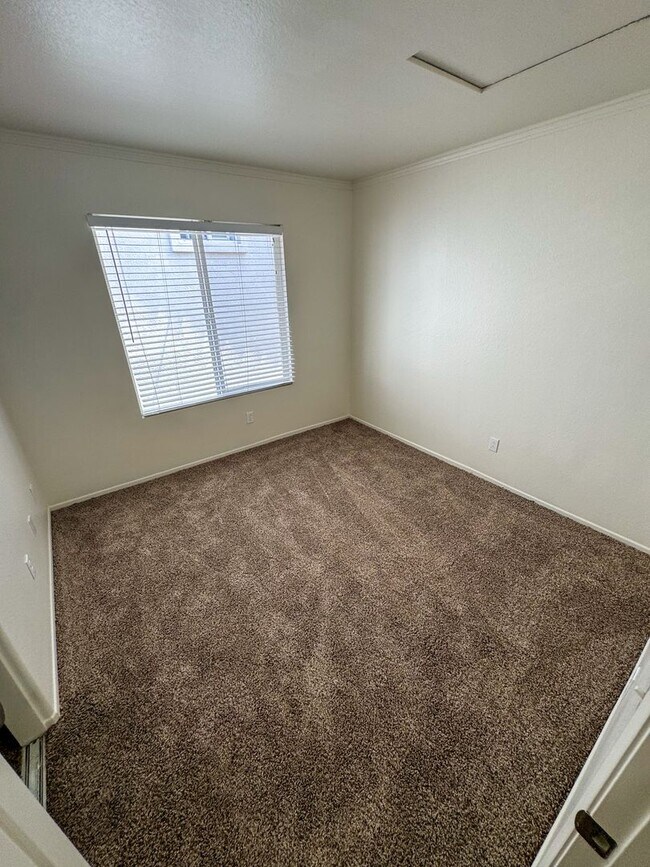 Building Photo - 4 Bedroom home available for Lease in Cent...