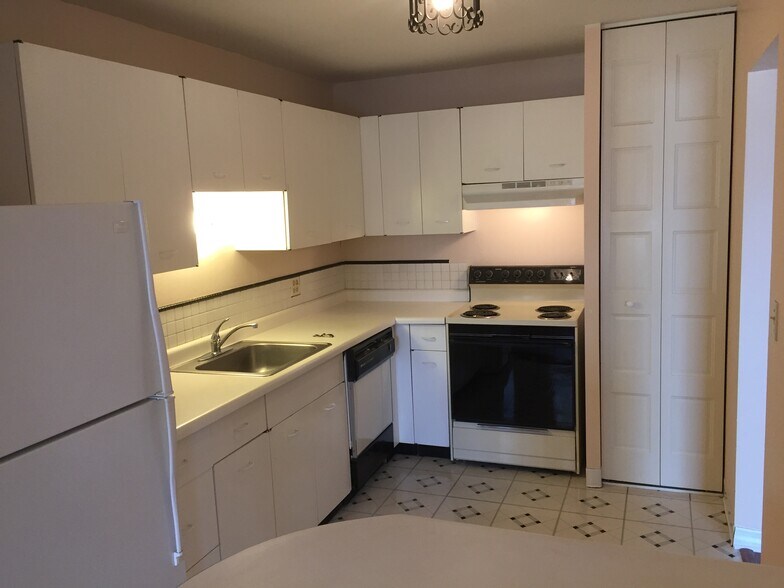 Building Photo - 6 Villa Verde Dr