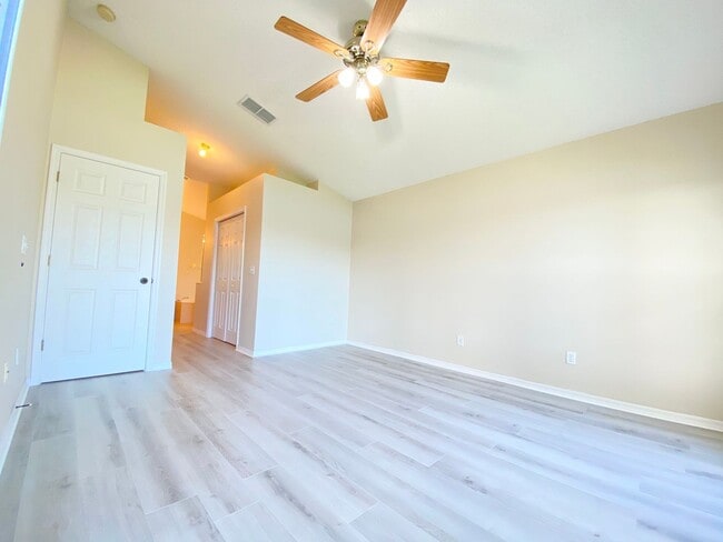 Building Photo - Beautiful Home with Water View in Waterfor...