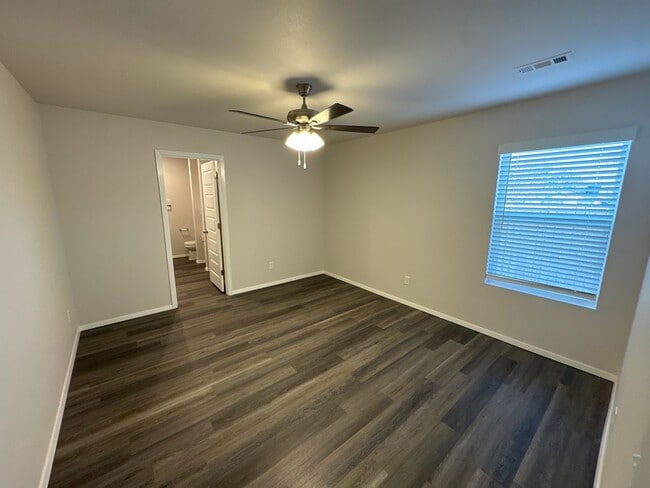 Building Photo - Preleasing Now — Beautiful 3 Bed / 2 Bath Home in Barberry Court!