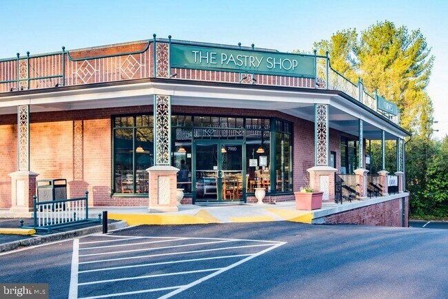 Building Photo - 8815 Surrey Ct