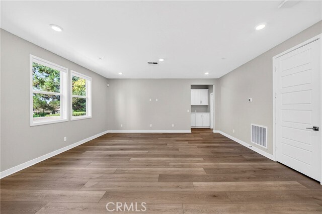 Building Photo - 346 Chorus