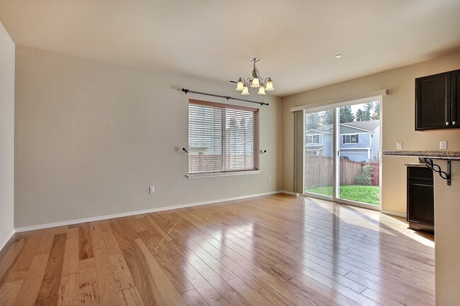 Building Photo - Open Floor Plan Home!  3 Bedroom, 2.5 bath with Loft