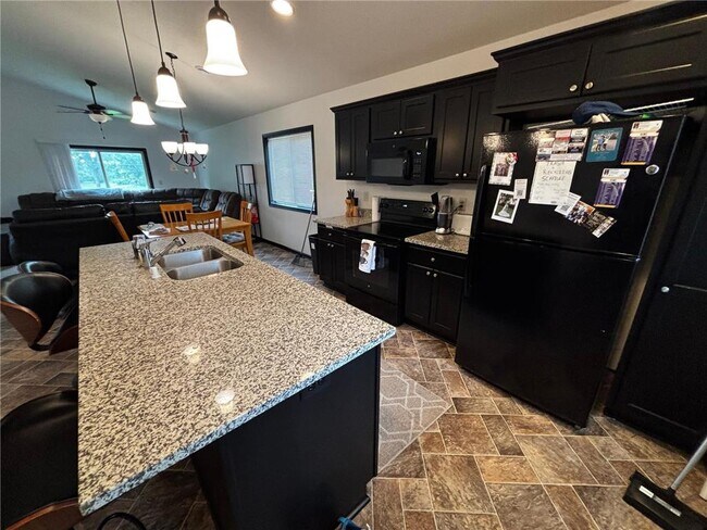 Building Photo - 4001 Iris Ct