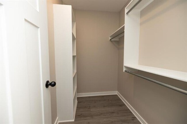 Building Photo - 542-544 W 50th Ct S