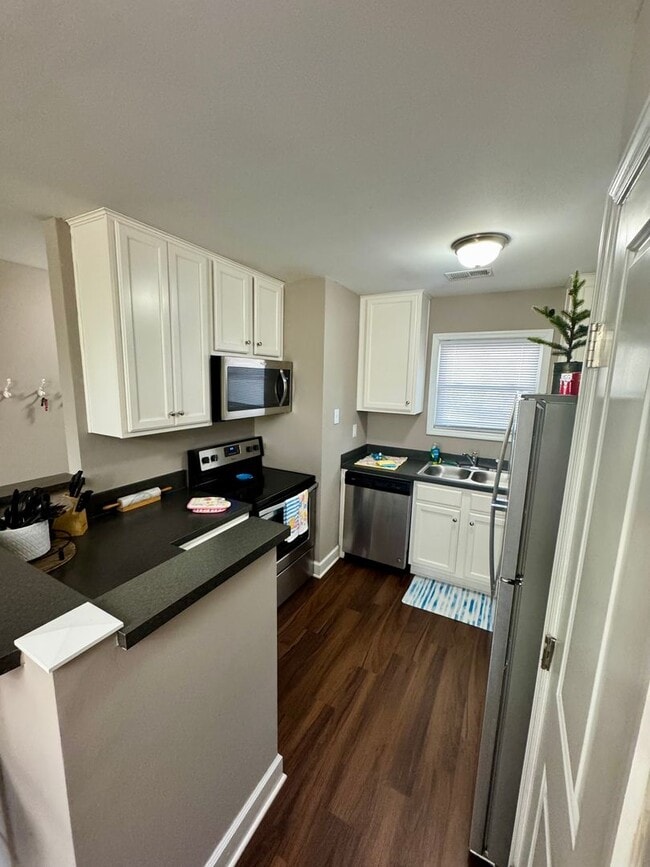 Building Photo - 226 Edgewater Ln