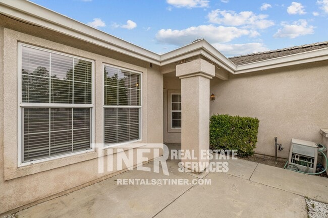 Building Photo - 51 Tulip Tree Cir