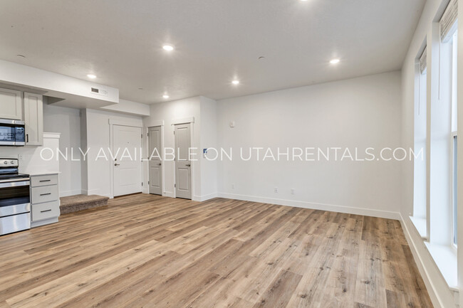 Building Photo - 768 S 1600 W
