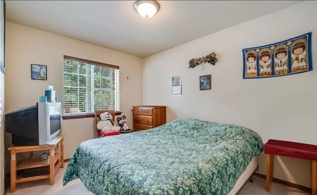 Building Photo - Beautiful 3 Bed 2.5 Bath Everett Home @ a ...