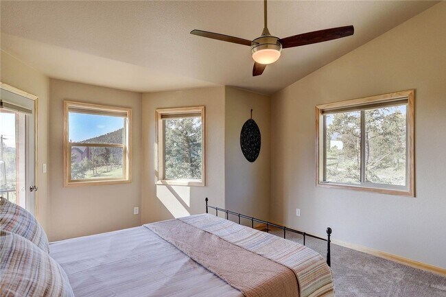 Building Photo - 136 Gail Ln