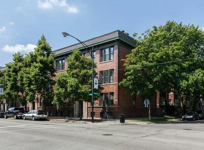 Building Photo - 3855 N Southport Ave