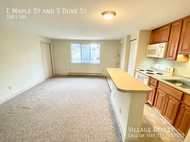 Building Photo - 501 E Maple St