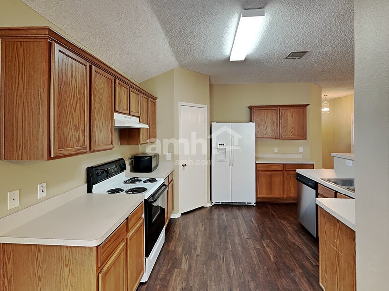 Building Photo - 1420 Mosscreek Dr