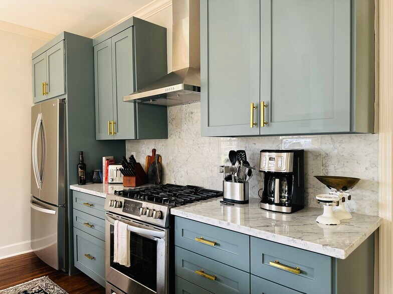 Chef's kitchen fully equipped - 2506 Rosedale St