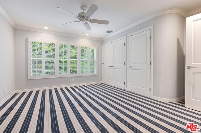 Building Photo - 4211 W Toluca Lake Ln