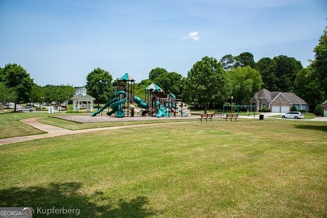 Building Photo - 45 Greenview Dr