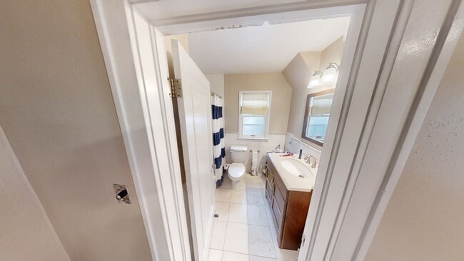 Building Photo - 811 Rose Ave