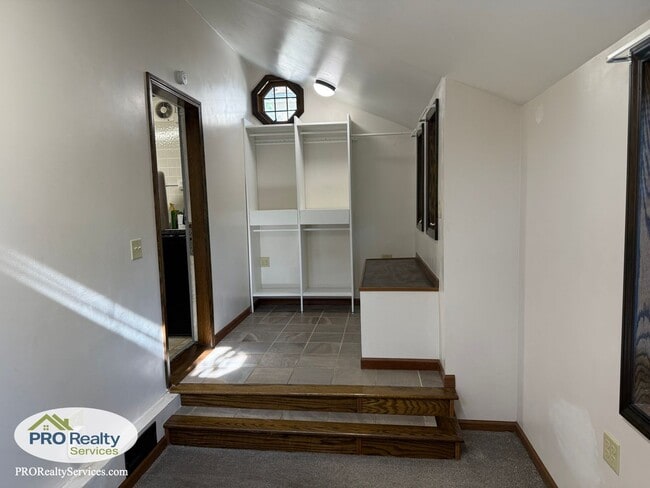 Building Photo - 2 Bedroom House In St. Paul