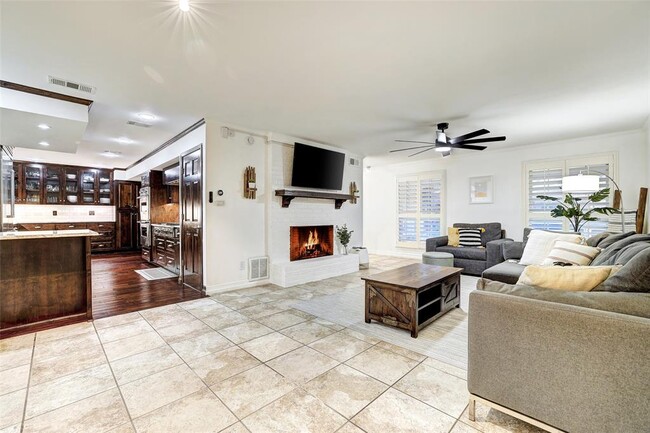 Building Photo - 3409 Lakeside Dr