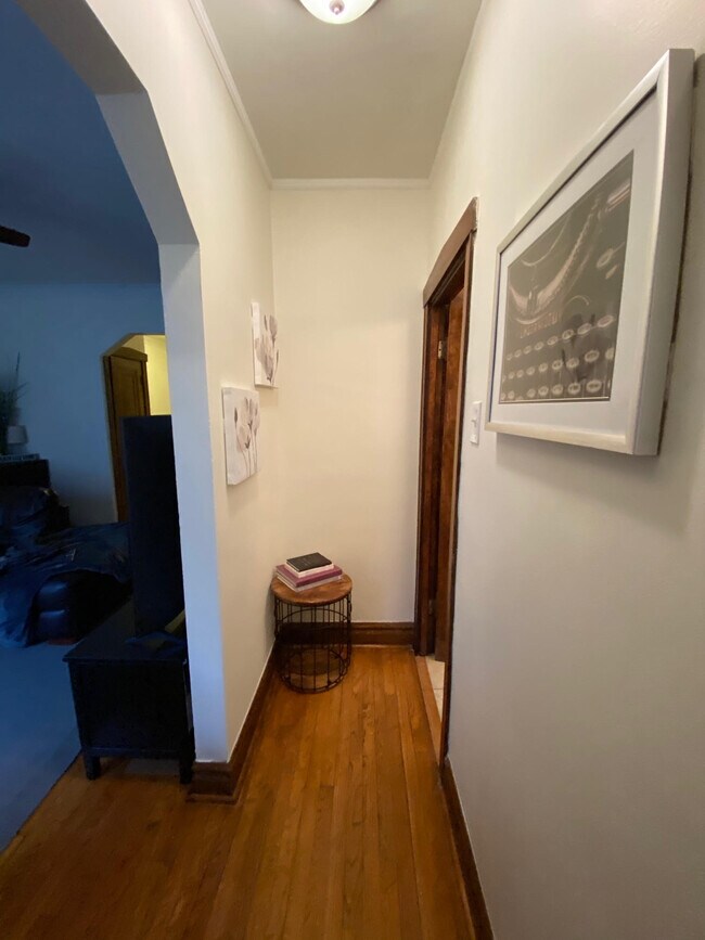 Building Photo - 1427 N Artesian Ave