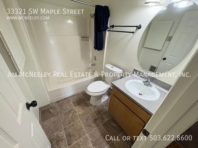 Building Photo - 33321 SW Maple St