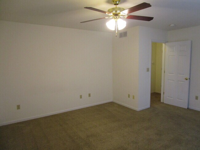 Building Photo - 2412 Calder Ct