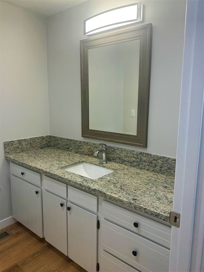 Building Photo - Desirable Cascade Park Location with Many ...