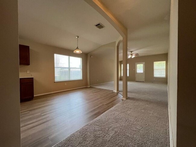Building Photo - 209 Katy B Ln
