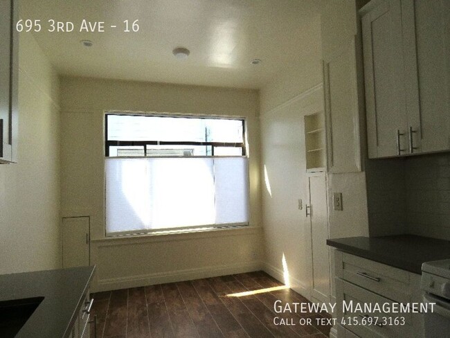 Building Photo - Very large top corner 1 bdrm new kitchen, ...